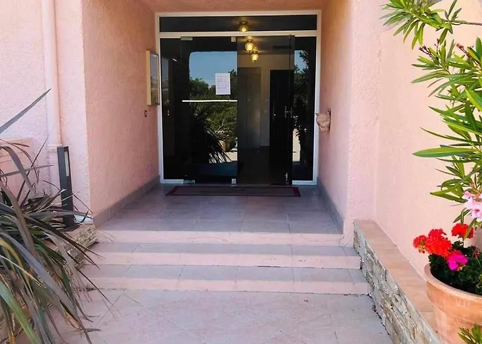 Heraclee Daire Saint-Tropez